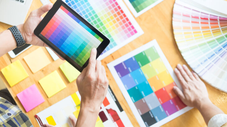 色を選択しているイメージ画像